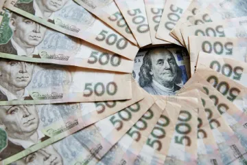 ​Доллар впервые в 2021 году стал дешевле 27 гривен