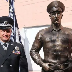 ​Глава полиции Киевской области на свой день рождения установил личный памятник