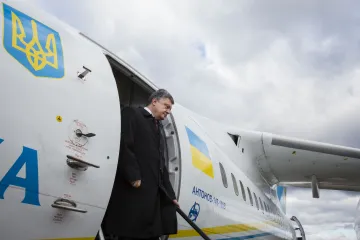 ​На борту президентського літака вночі в Україну прибуло обладнання від НАТО