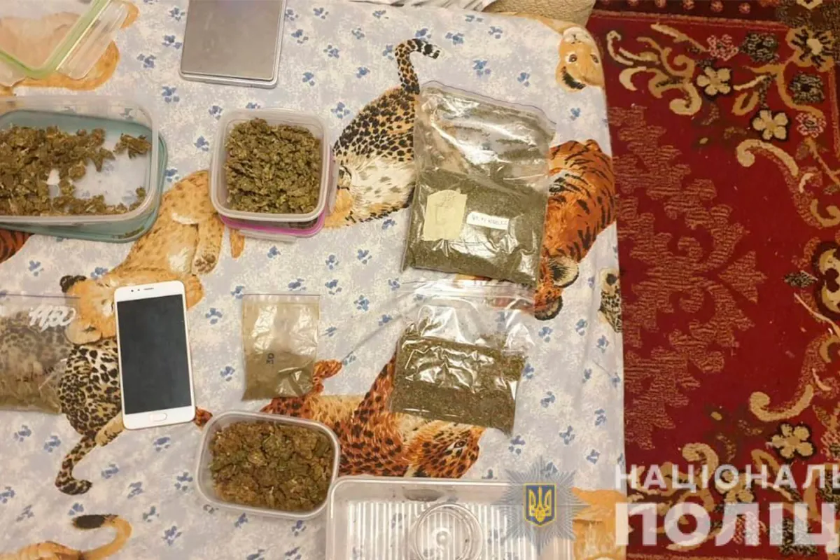Збували наркотики через інтернет: у Дніпрі затримали двох дилерів