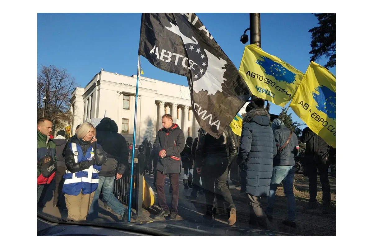 У столиці мітингують власники «євроблях»