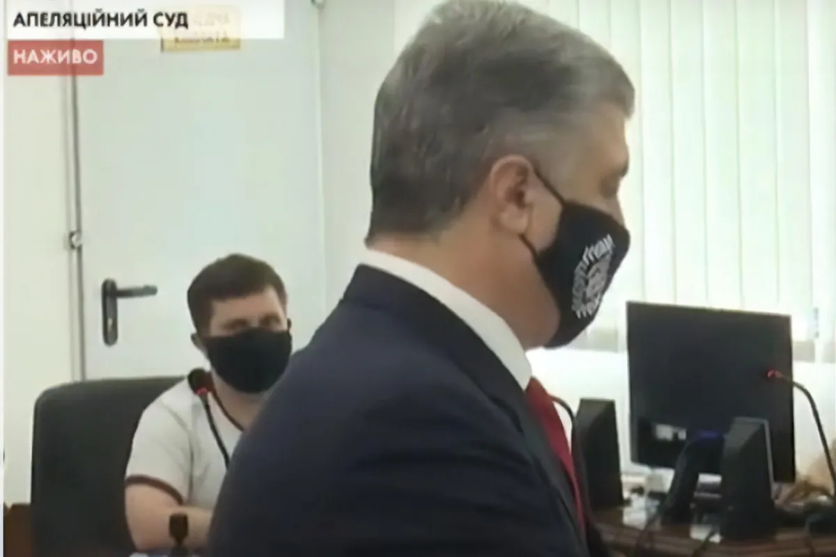 Порошенко пришел на допрос в суд по делу о госизмене Януковича . Видео