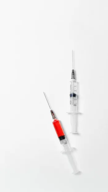 ​Для медиків Франція і Греція вводять  обов'язкову вакцинацію від COVID