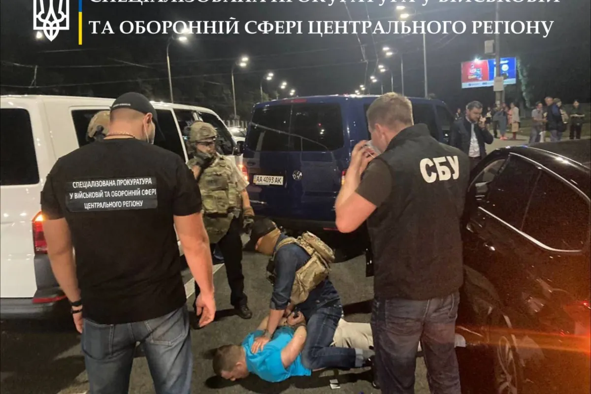За процесуального керівництва Київської спецпрокуратури в столиці затримано групу офіцерів - наркоторговців 