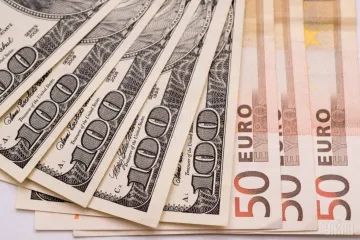​Курс валют Нацбанка на 15 октября. Доллар и евро подорожали
