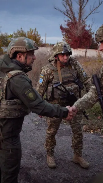 ​Президент Владимир Зеленский посетил передовые позиции украинских военных на Донбассе