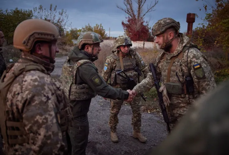 Президент Владимир Зеленский посетил передовые позиции украинских военных на Донбассе