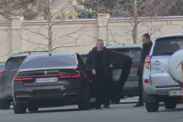 ​Глава Днепропетровской ОВА Резниченко пользуется автомобилями фирмы кординатора «Большого строительства» Юрия Голика