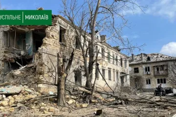 ​Російське вторгнення в Україну : Наслідки обстрілів житлових кварталів у Миколаєві