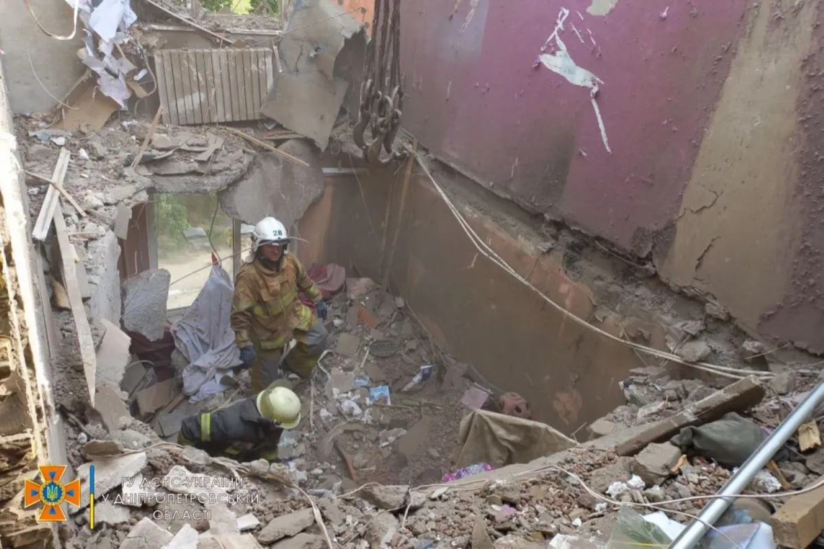  Дніпропетровська область, Нікополь. О 10:15 рятувальниками з-під завалів вилучено тіла 2 загиблих осіб