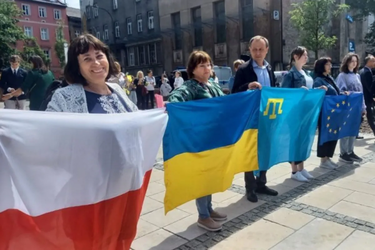 Світ з нами! У Кракові у відбулося урочисте перейменування площі поруч із консульством рф на площу "Вільної України"