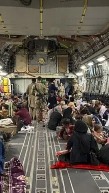 ​Інформаційне агентство : Триває переселення афганців, які співпрацювали з НАТО в країни Північноатлантичного союзу