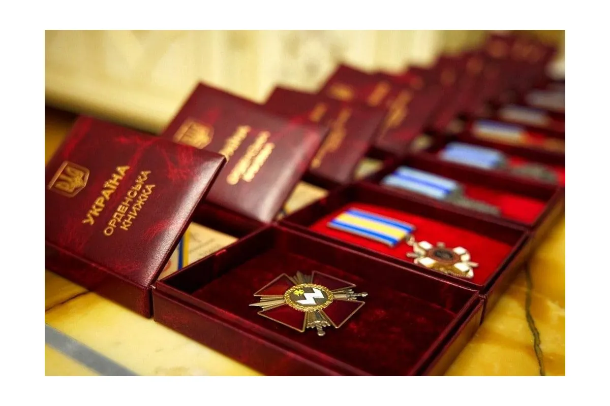 Президент України відзначив Захисників та Захисниць державними нагородами 