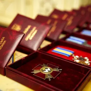 ​Президент України відзначив Захисників та Захисниць державними нагородами 