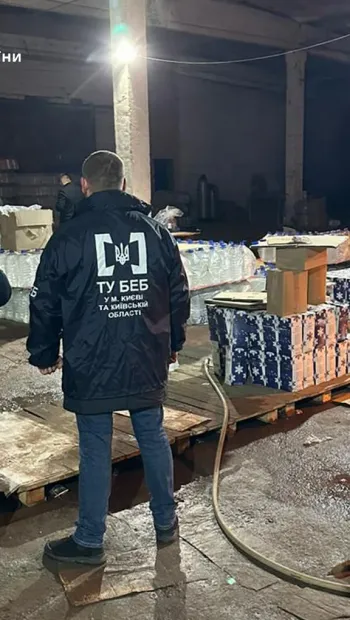 ​На Київщині закрили підпільний цех з виготовлення алкоголю
