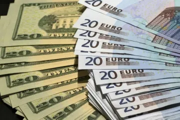 ​Курс Нацбанка на 17 мая. Доллар в Украине подешевел на копейку, а евро подорожал на 10