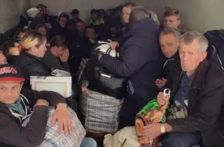 «Проскочили»: попри обстріли, з Лисичанська та Сєвєродонецька вдалося евакуювати 36 людей, шестеро з них – діти
