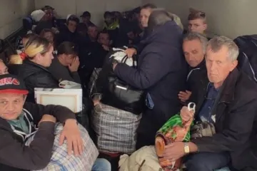 ​«Проскочили»: попри обстріли, з Лисичанська та Сєвєродонецька вдалося евакуювати 36 людей, шестеро з них – діти
