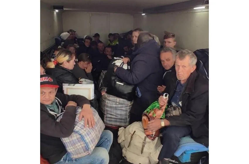 «Проскочили»: попри обстріли, з Лисичанська та Сєвєродонецька вдалося евакуювати 36 людей, шестеро з них – діти