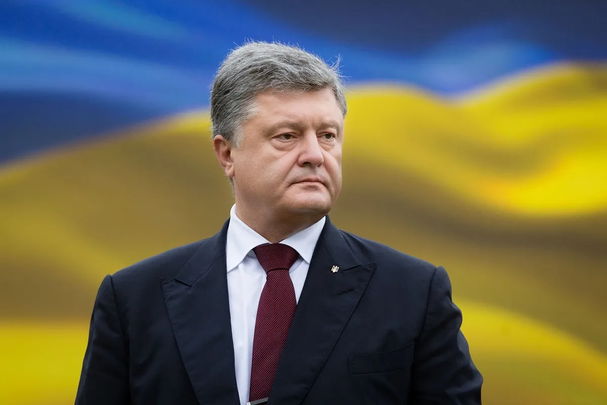 Роман Давиденко: Порошенко можна поважати тільки за те, що він з маніакальною наполегливістю відстоює Незалежність України