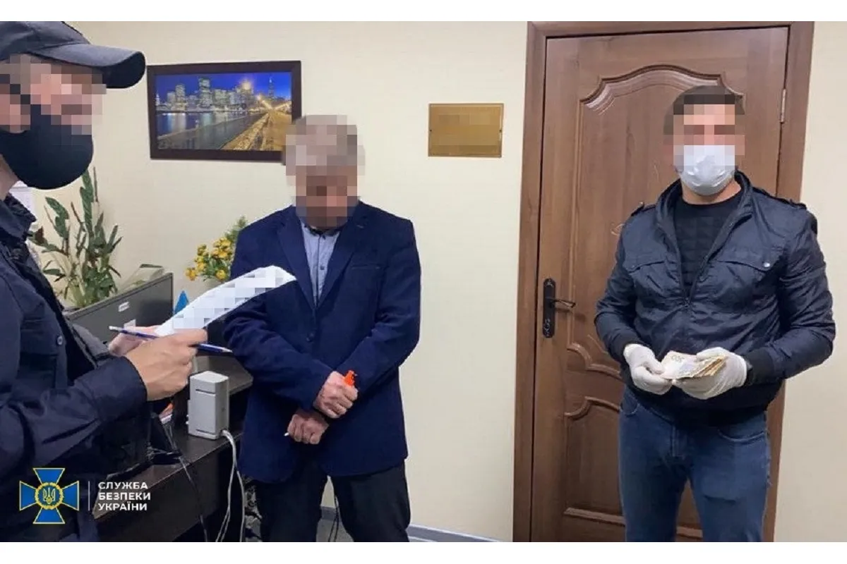 На Луганщині СБУ викрила керівників міста на вимаганні грошей від підприємця під час передвиборчої кампанії