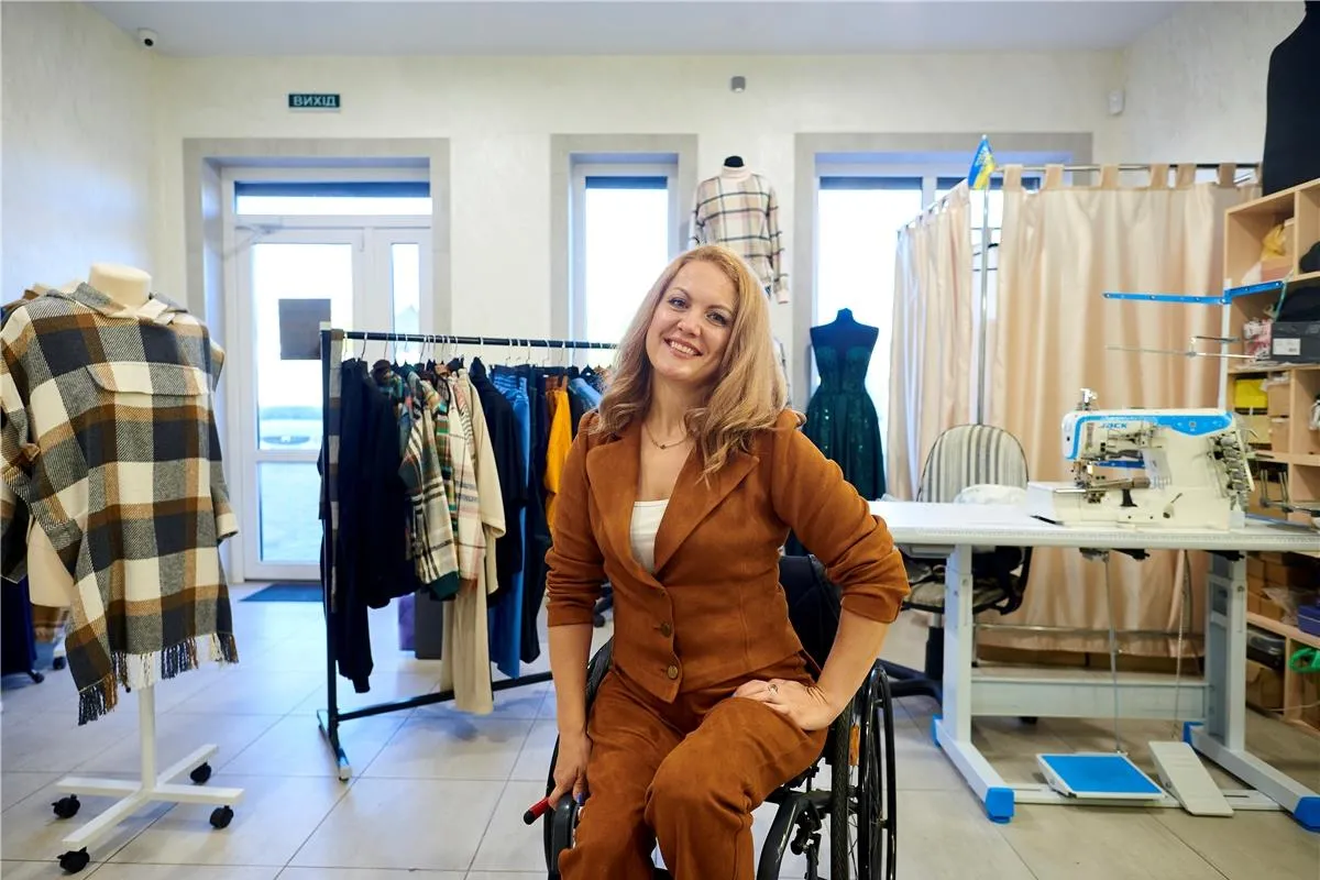 На Київщині створюють адаптивний одяг для людей з інвалідністю