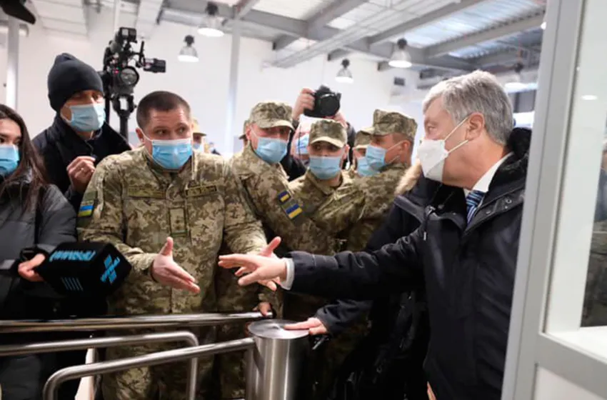 Петро Порошенко повернувся до України: що йому загрожує