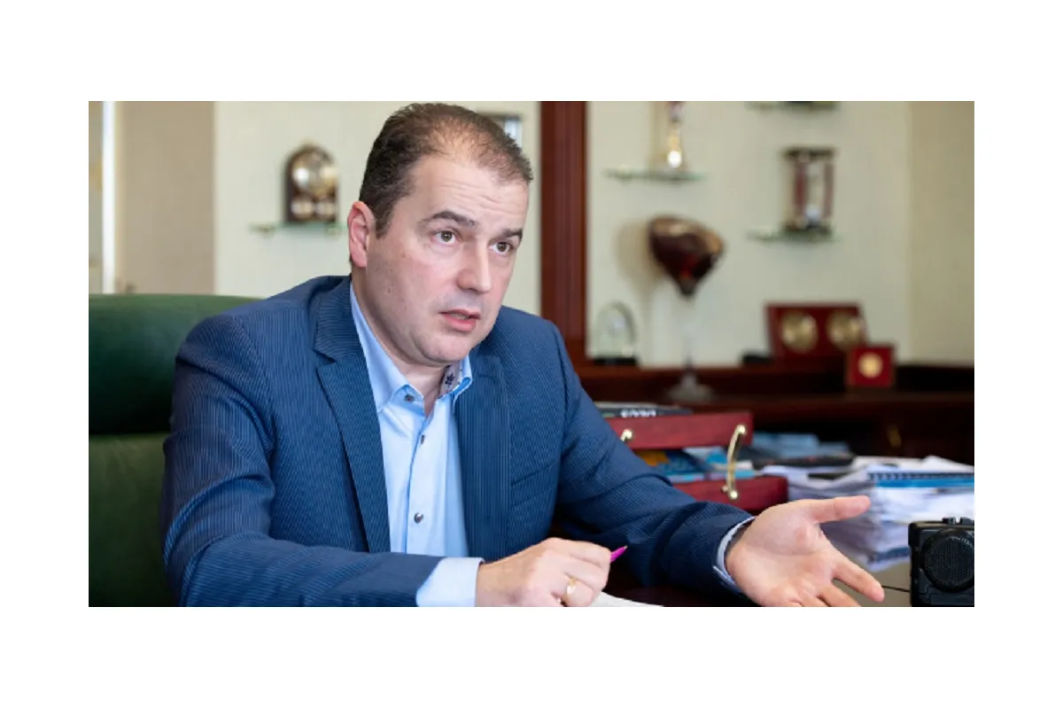 Директор порта Южный Александр Олейник увеличил свою зарплату до 800 тысяч гривен, игнорируя уголовное дело