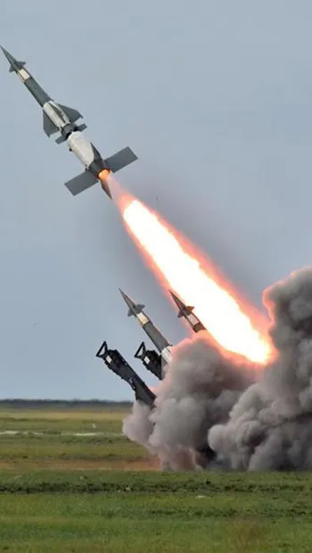 ​Російське вторгнення в Україну : Росія зосередила у Чорному морі носіїв як мінімум 36 крилатих ракет