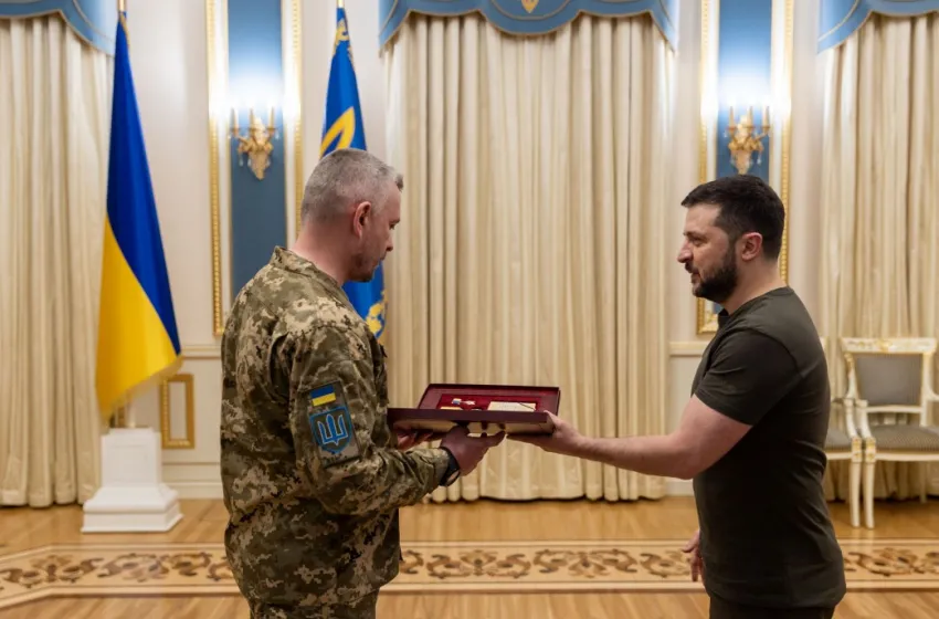 Президент України вручив ордени «Золота Зірка» українським військовослужбовцям, яким присвоєно звання Героя України