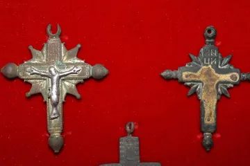 ​Унікальні хрести, які вже багато років поспіль бережуть працівники Дніпровського музею