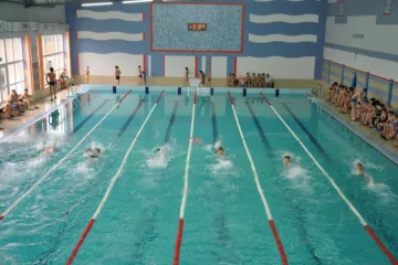 ​Юні чемпіонки із Кам’янського: як пройшли змагання з плавання в Дніпрі!