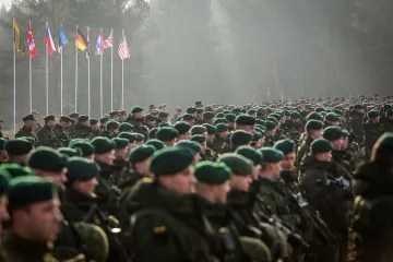 ​НАТО може розмістити до 300 тисяч військових на кордоні з рф, – Politico