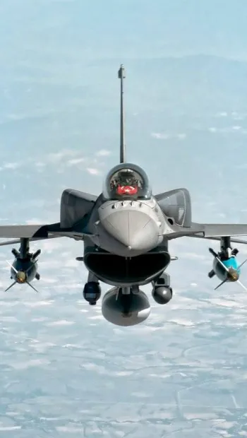 ​США можуть навчити українських пілотів літати на F-16 за чотири місяці замість 18