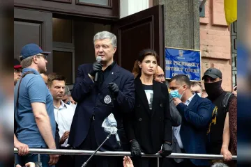 ​Прокуратура закрыла три дела против Порошенко 