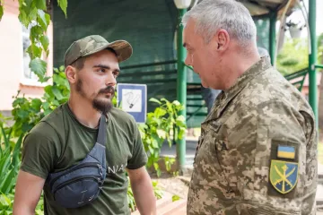 ​Сергій Наєв зустрівся з героєм-гранатометником