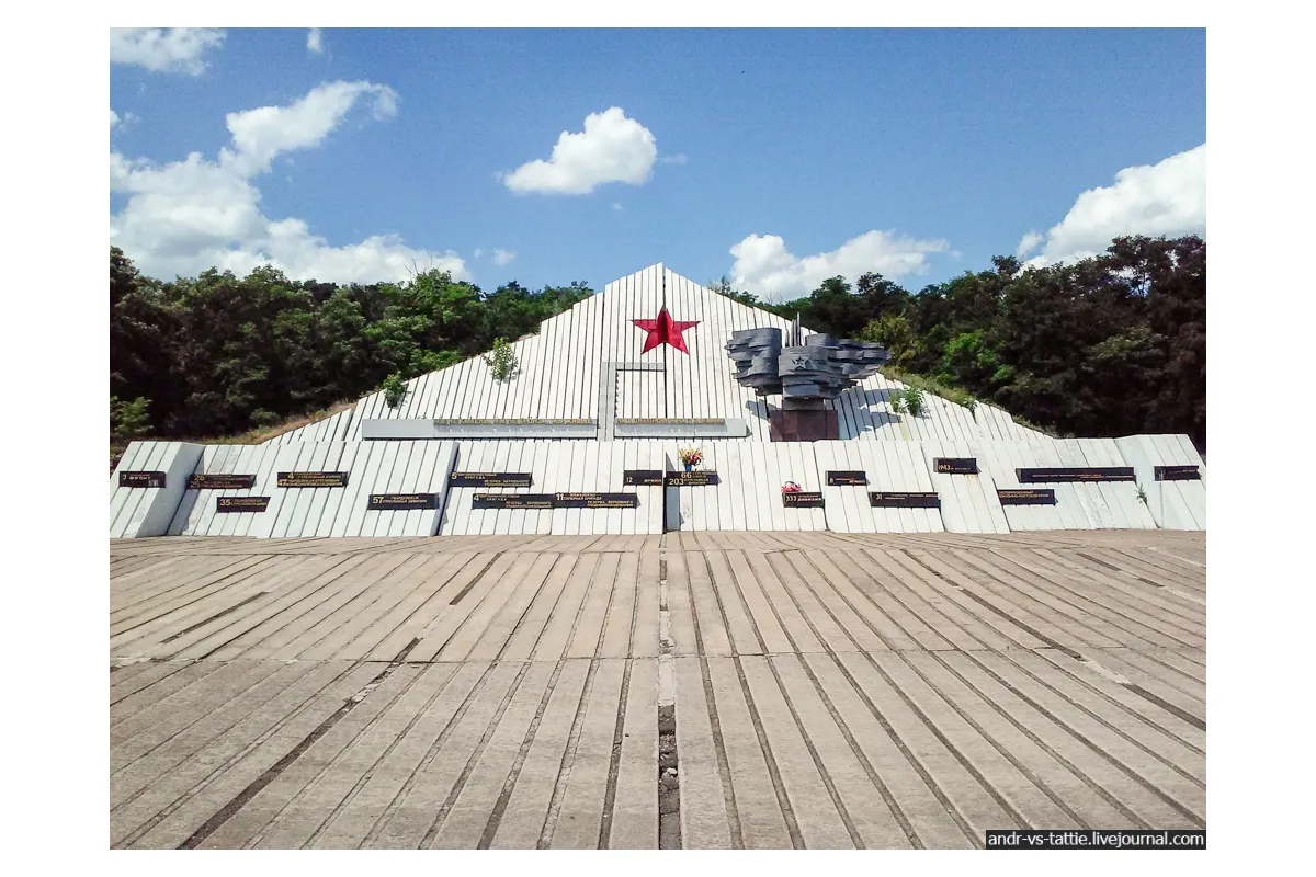 На Дніпропетровщині реставрують меморіал на честь героїв форсування Дніпра