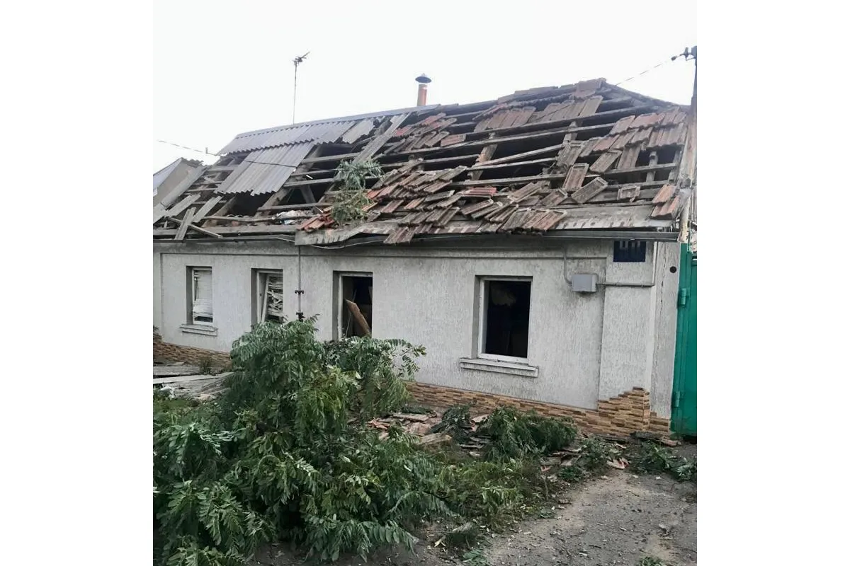 росіяни вночі обстріляли Миколаїв: одна з ракет влучила у двір приватного будинку 