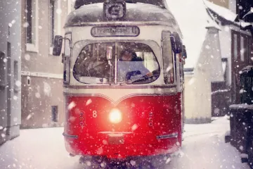 ​Трамвай дарує новорічний настрій