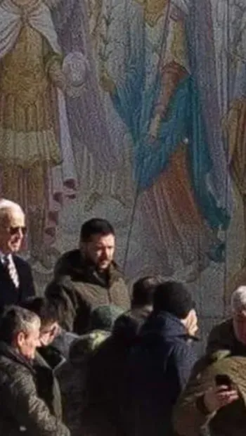 ​Джо Байден у Києві: президента США помітили на Михайлівській площі (відео)
