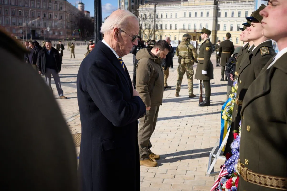 Президенти США та України вшанували памʼять загиблих героїв