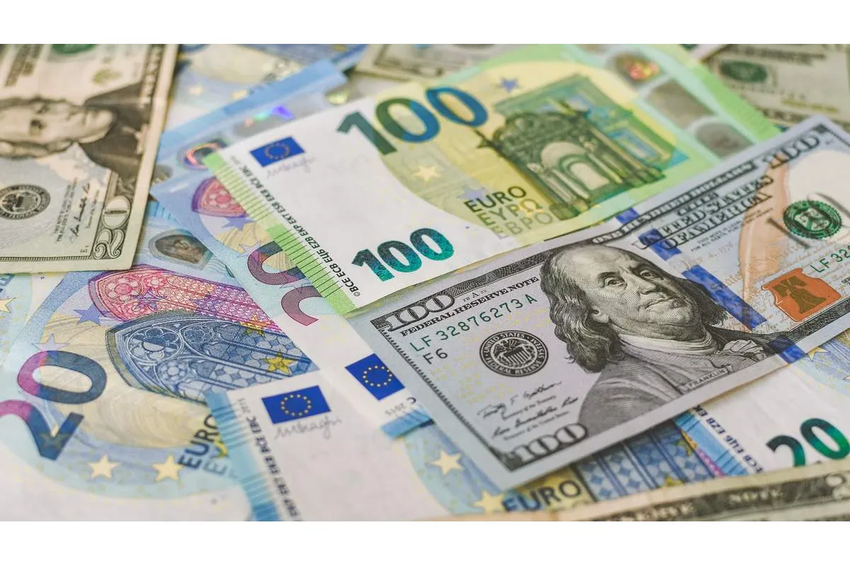 Курс НБУ на 20 июля. Доллар в Украине подешевел на 2 копейки, а евро - на 11