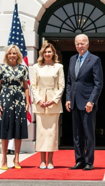 ​Перша леді України Олена Зеленська зустрілася в Білому домі з американською першою леді Джилл Байден і президентом США Джо Байденом