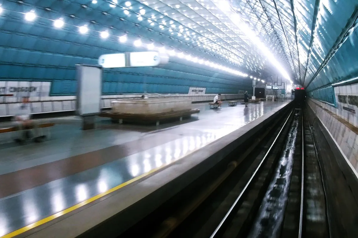 У Дніпрі блогери зняли кліп про роботу метро