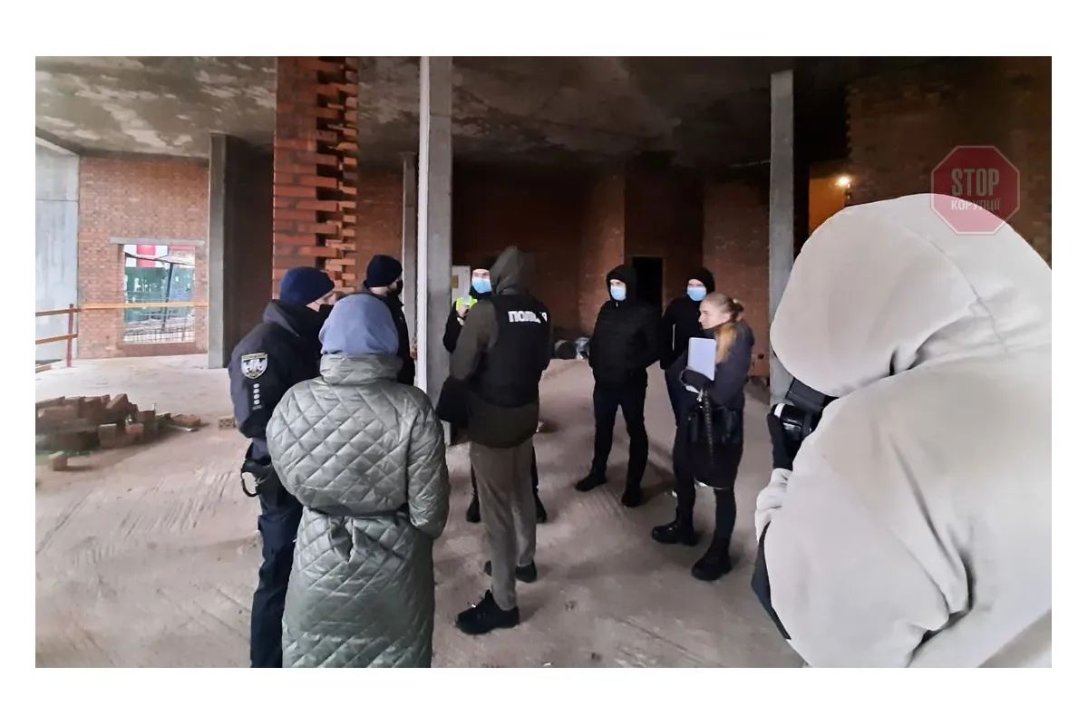 На скандальне будівництво з «депутатським дахом» ЖК «31Z» завітали правоохоронці (фото)