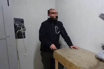 ​Інспектор Київського СІЗО, який намагався пронести до установи наркотичні речовини, постав перед судом