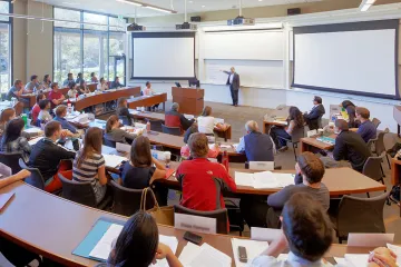 ​Стенфордський університет пропонує українцям безкоштовно отримати вищу освіту