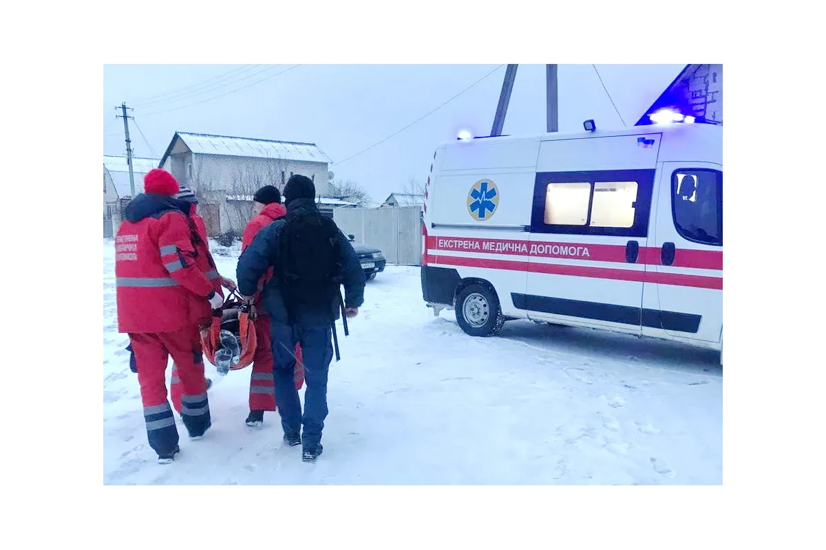 На Луганщині судові охоронці врятували життя чоловікові, який майже замерз на нічному морозі 