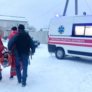 ​На Луганщині судові охоронці врятували життя чоловікові, який майже замерз на нічному морозі 
