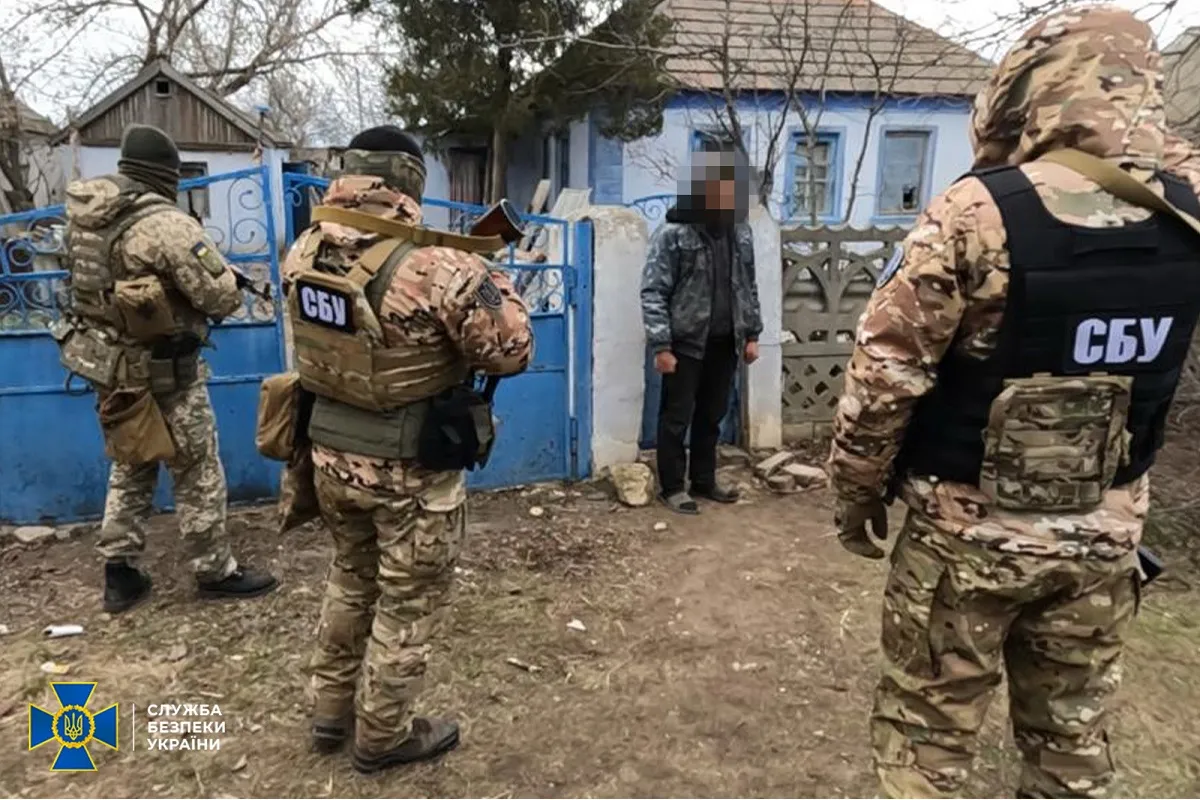 СБУ затримала на Херсонщині зрадника, який «здавав» рашистам українських патріотів і тримав у себе арсенал російської зброї